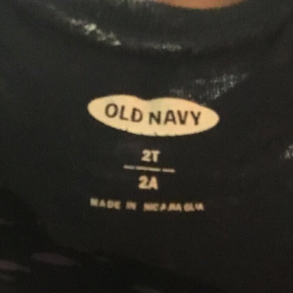 🌈 Old Navy Size 2T T-shirt - Picture 2 of 2